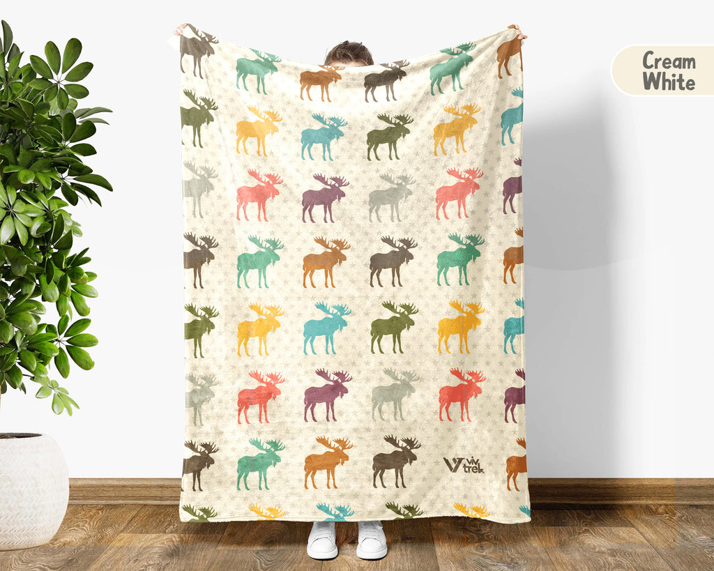 Cozy Moose Throw Blanket – Vintage Wildlife Blanket for Animal Lovers