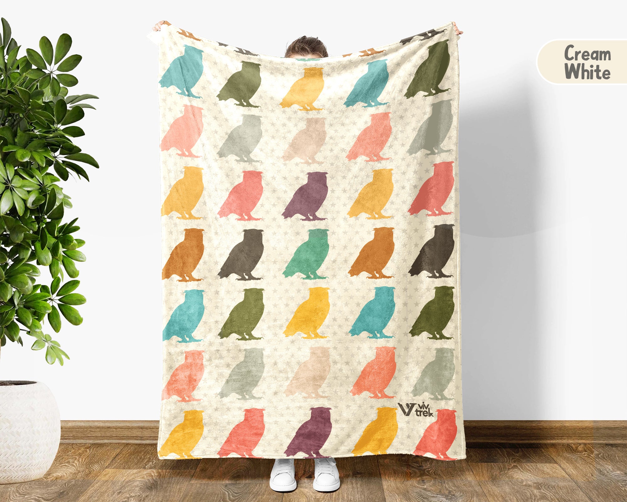 Retro Owl Blanket Gift for Bird Lovers, Cozy Nature Throw, Woodland Decor Accent for Bedroom and Living Spaces
