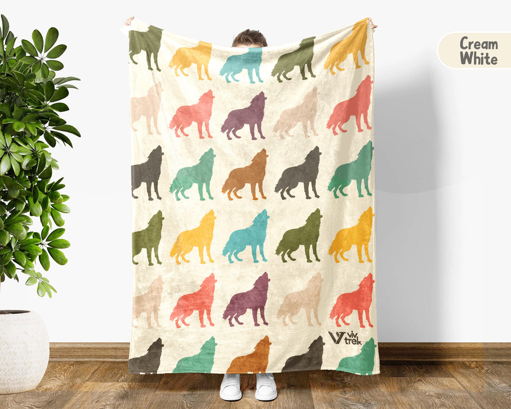 Retro Wolf Blanket Gift for Animal Lovers, Cozy Wildlife Throw, Forest Inspired Decor Accent for Bedroom and Living Spaces