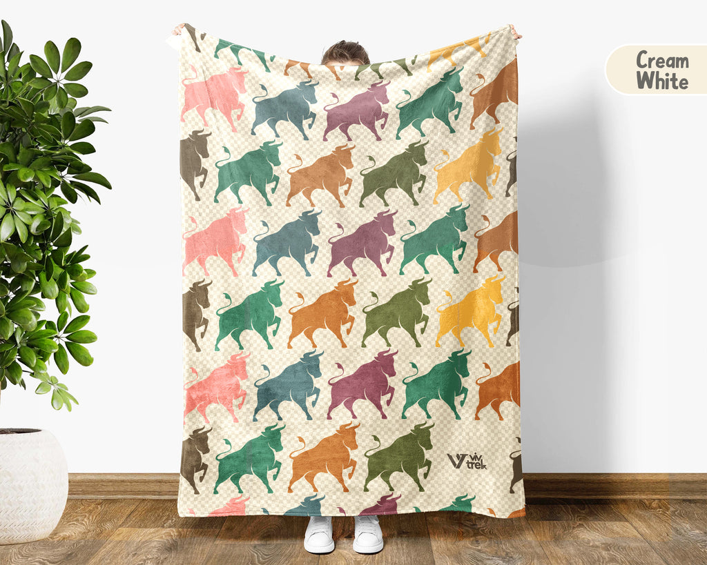 Retro Bull Blanket for Farmhouse Decor, Cozy Ranch Throw for Cow Lovers and Rustic Wildlife Home Style