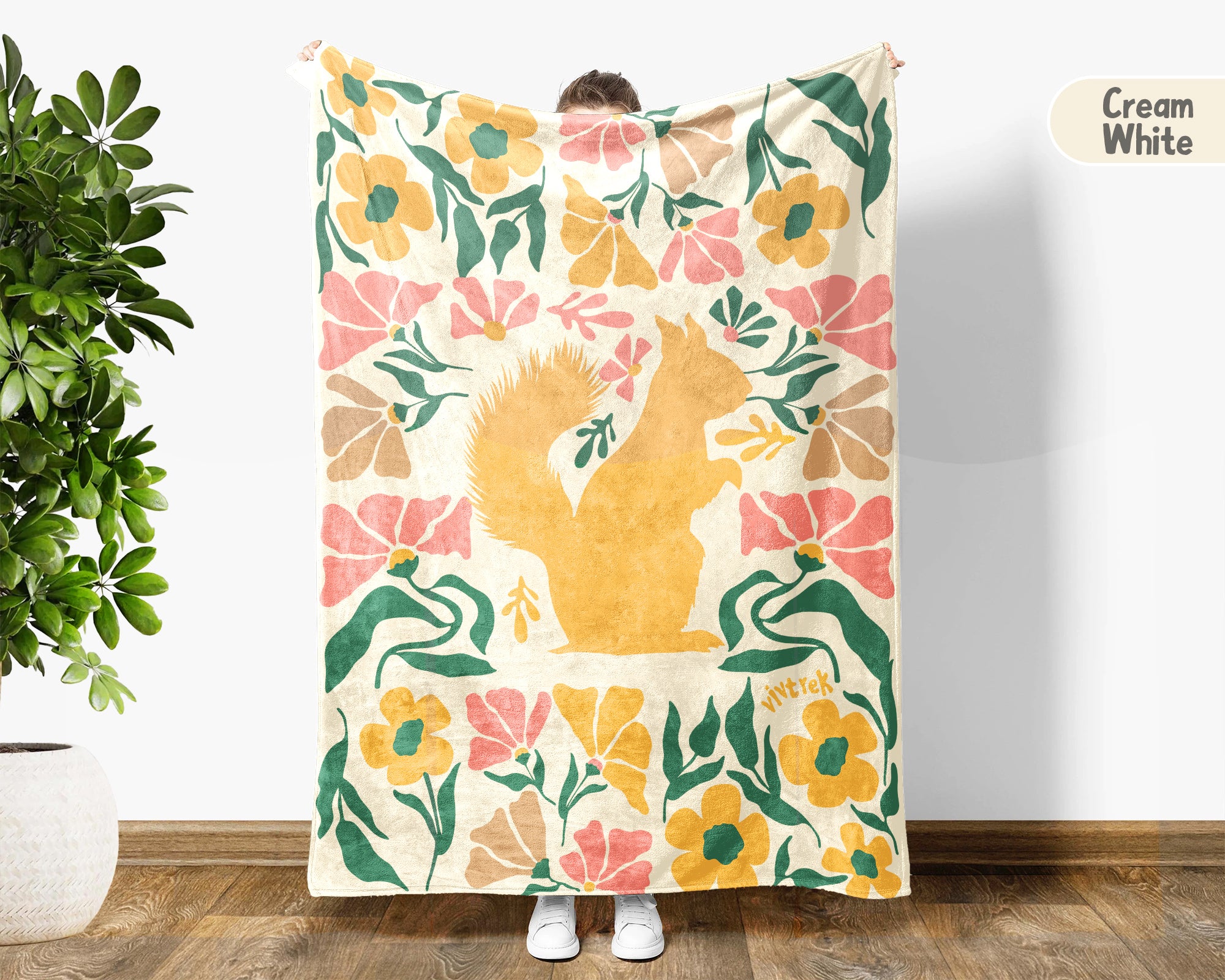 Floral Squirrel Blanket – Cozy Vintage Wildlife Lover Throw