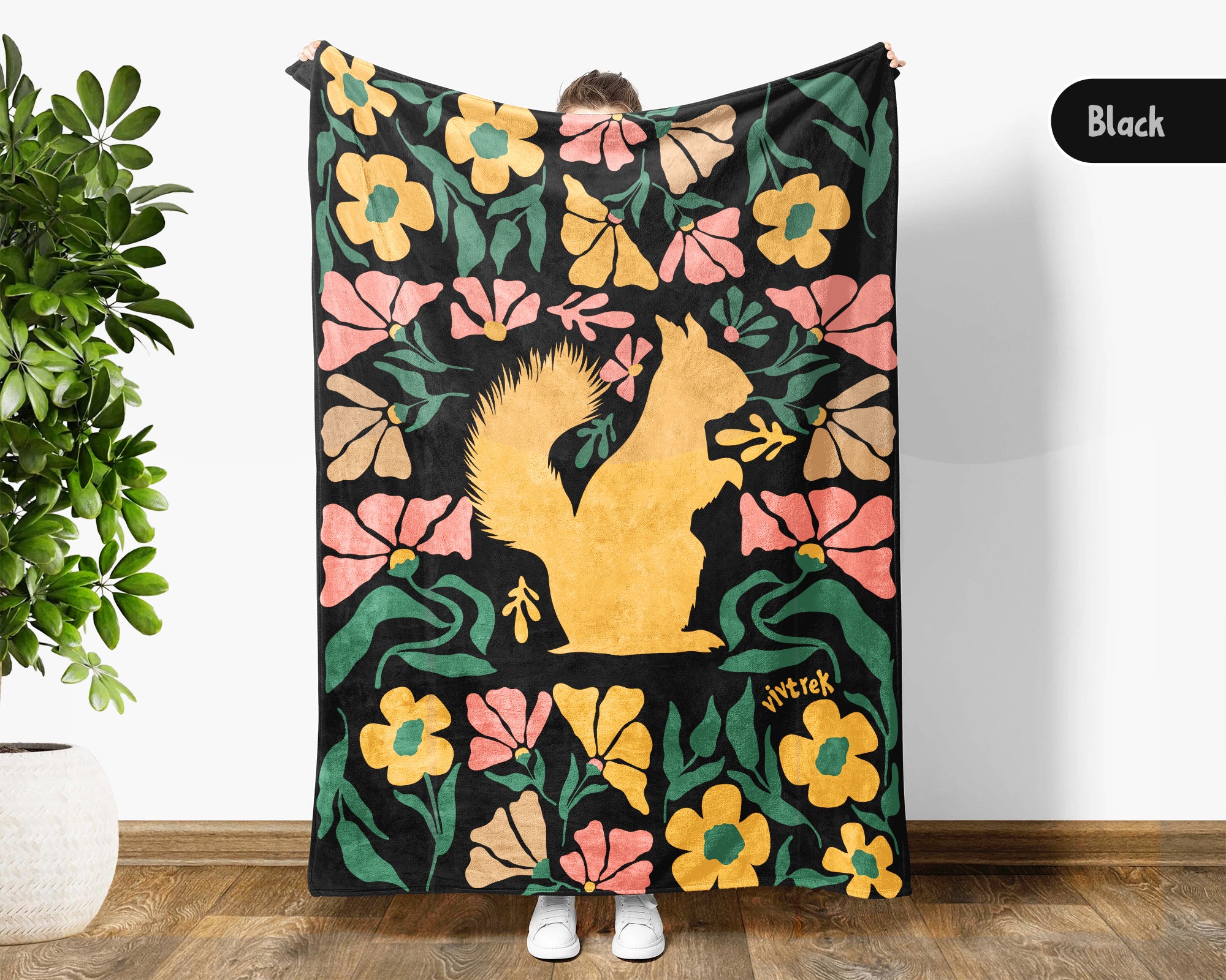 Floral Squirrel Blanket – Cozy Vintage Wildlife Lover Throw