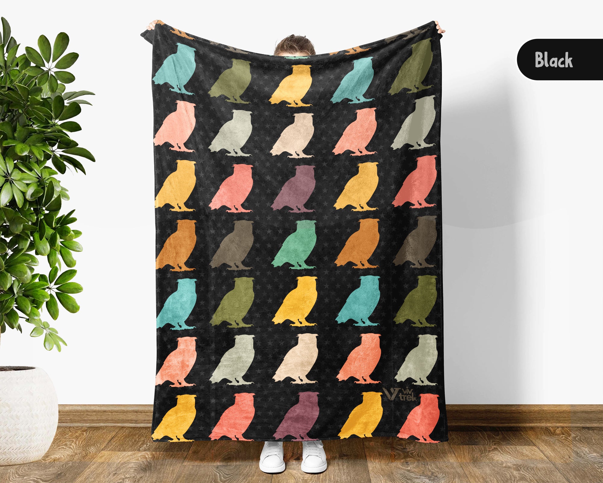 Retro Owl Blanket Gift for Bird Lovers, Cozy Nature Throw, Woodland Decor Accent for Bedroom and Living Spaces