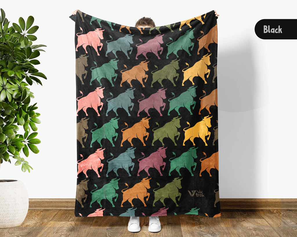 Retro Bull Blanket for Farmhouse Decor, Cozy Ranch Throw for Cow Lovers and Rustic Wildlife Home Style