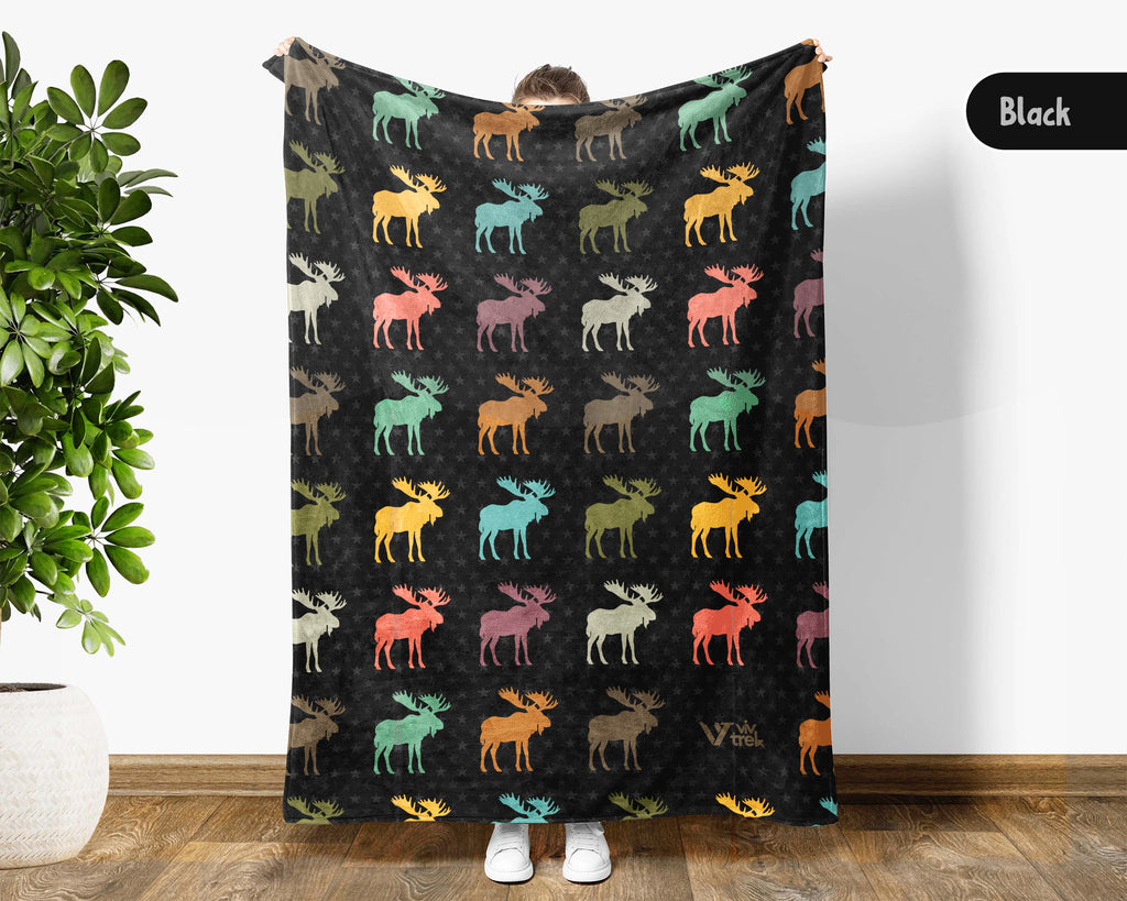 Cozy Moose Throw Blanket – Vintage Wildlife Blanket for Animal Lovers