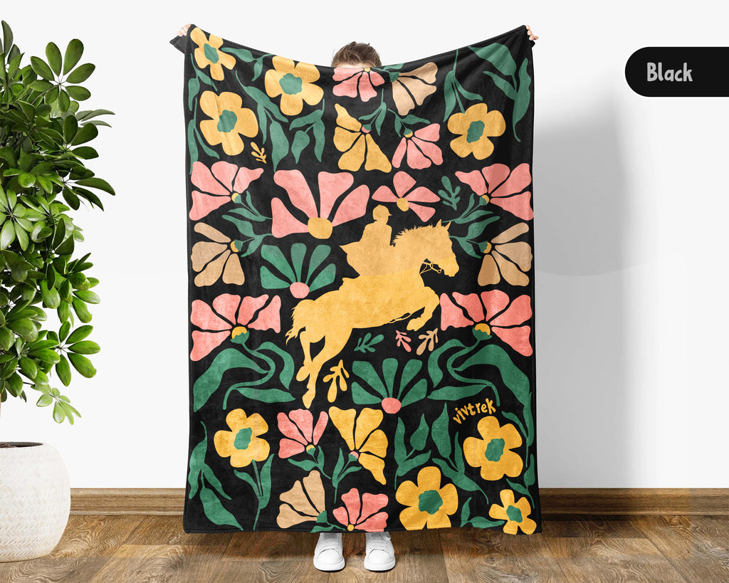 Floral Horse Racing Blanket – Cozy Equestrian Fan Throw