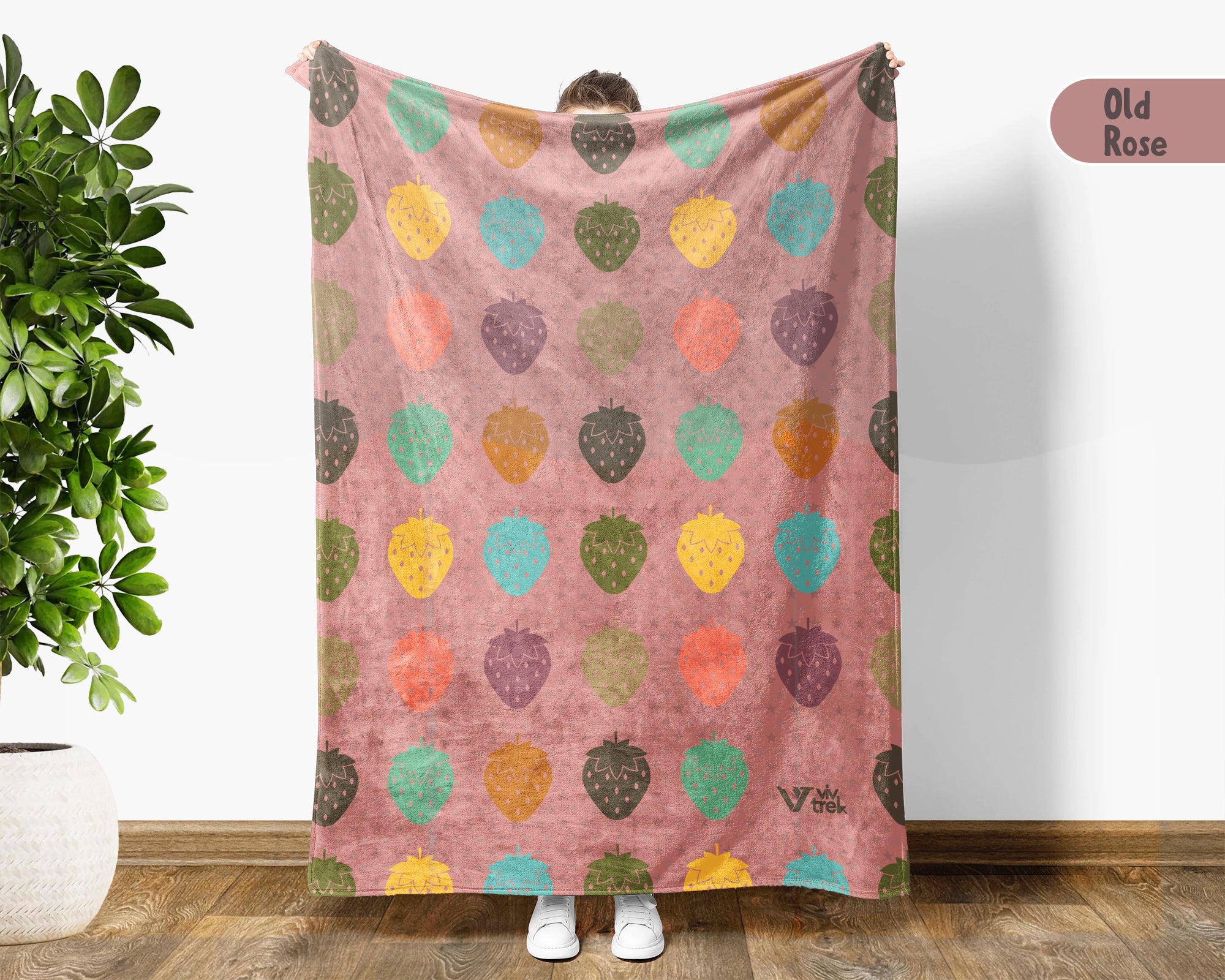 Cozy Strawberry Blanket – Retro Fruit Throw for Cute Home Decor