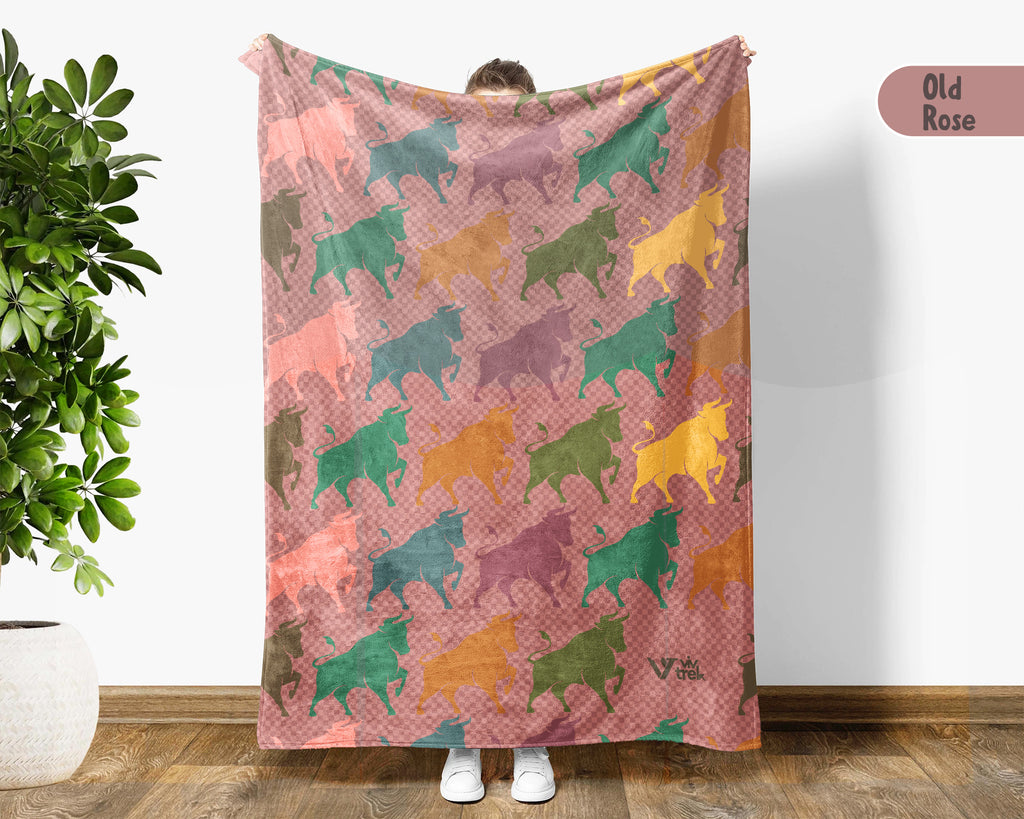 Retro Bull Blanket for Farmhouse Decor, Cozy Ranch Throw for Cow Lovers and Rustic Wildlife Home Style