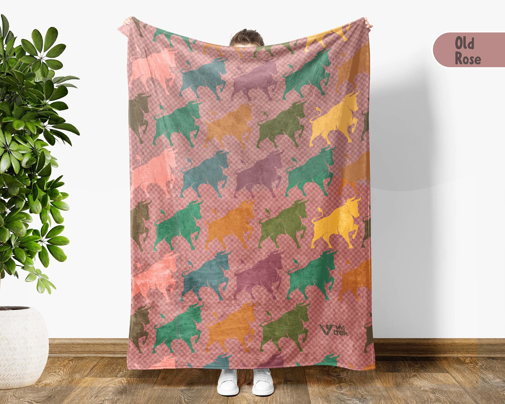 Retro Bull Blanket for Farmhouse Decor, Cozy Ranch Throw for Cow Lovers and Rustic Wildlife Home Style