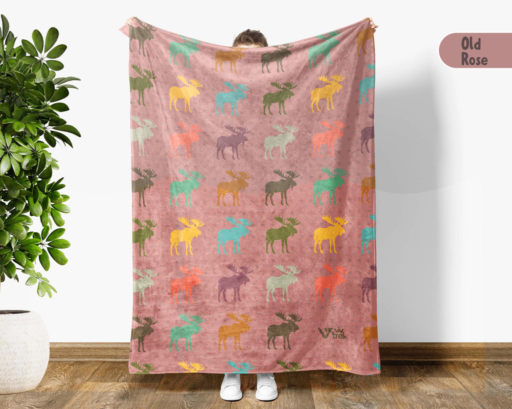Cozy Moose Throw Blanket – Vintage Wildlife Blanket for Animal Lovers