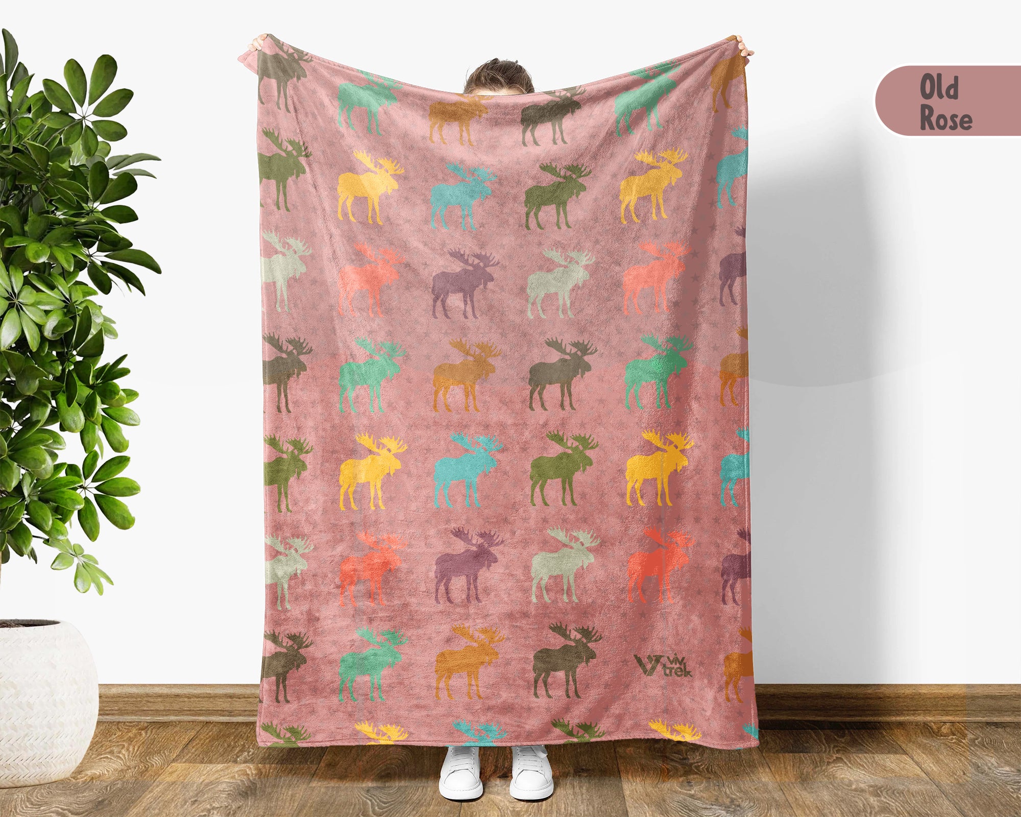 Cozy Moose Throw Blanket – Vintage Wildlife Blanket for Animal Lovers