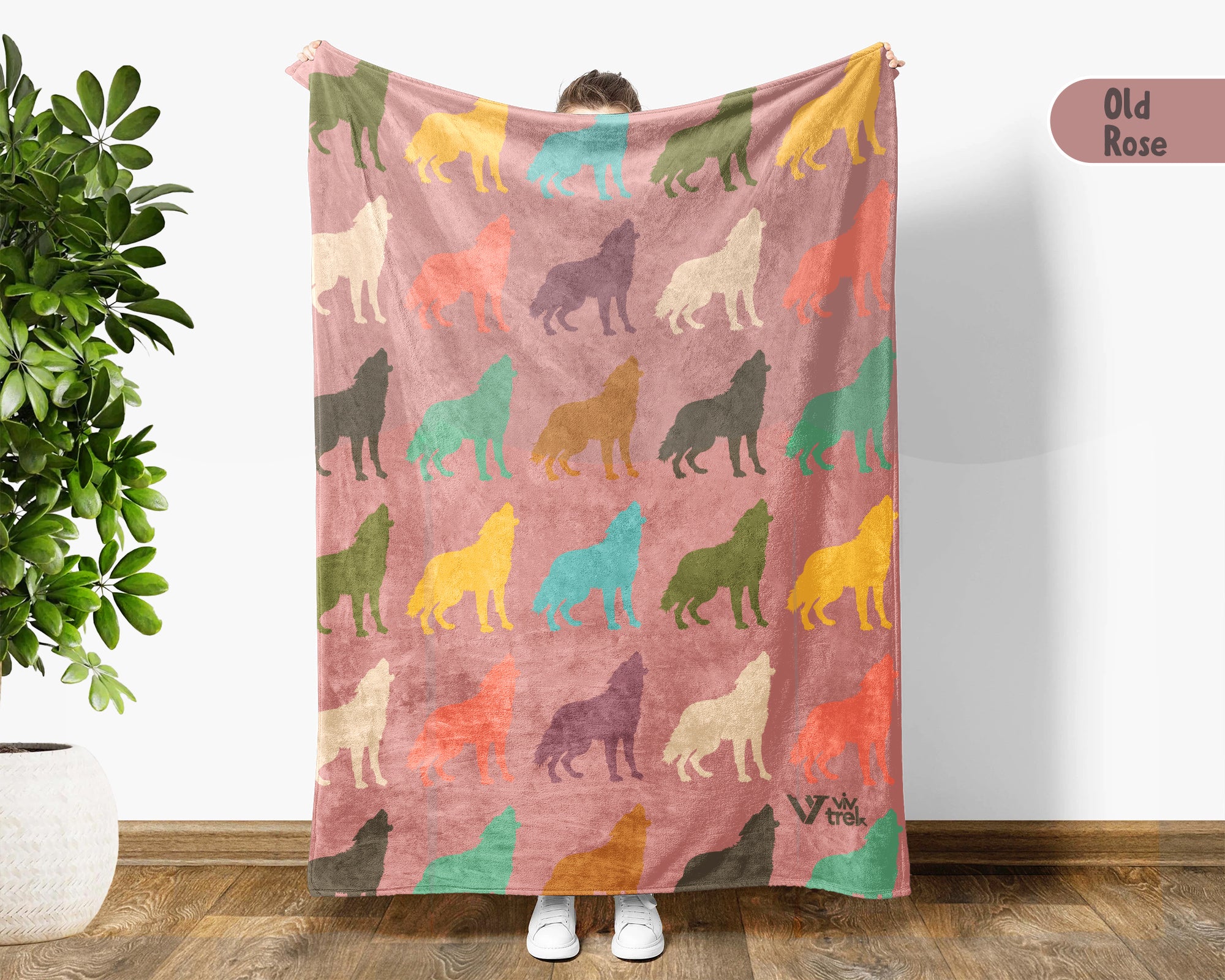 Retro Wolf Blanket Gift for Animal Lovers, Cozy Wildlife Throw, Forest Inspired Decor Accent for Bedroom and Living Spaces