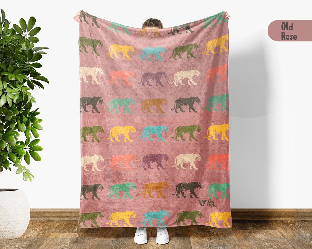 Retro Tiger Blanket Gift for Animal Lovers, Cozy Wildlife Throw, Jungle Inspired Decor Accent for Bedroom and Living Spaces
