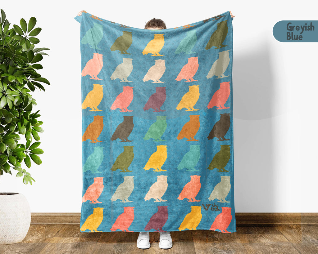 Retro Owl Blanket Gift for Bird Lovers, Cozy Nature Throw, Woodland Decor Accent for Bedroom and Living Spaces