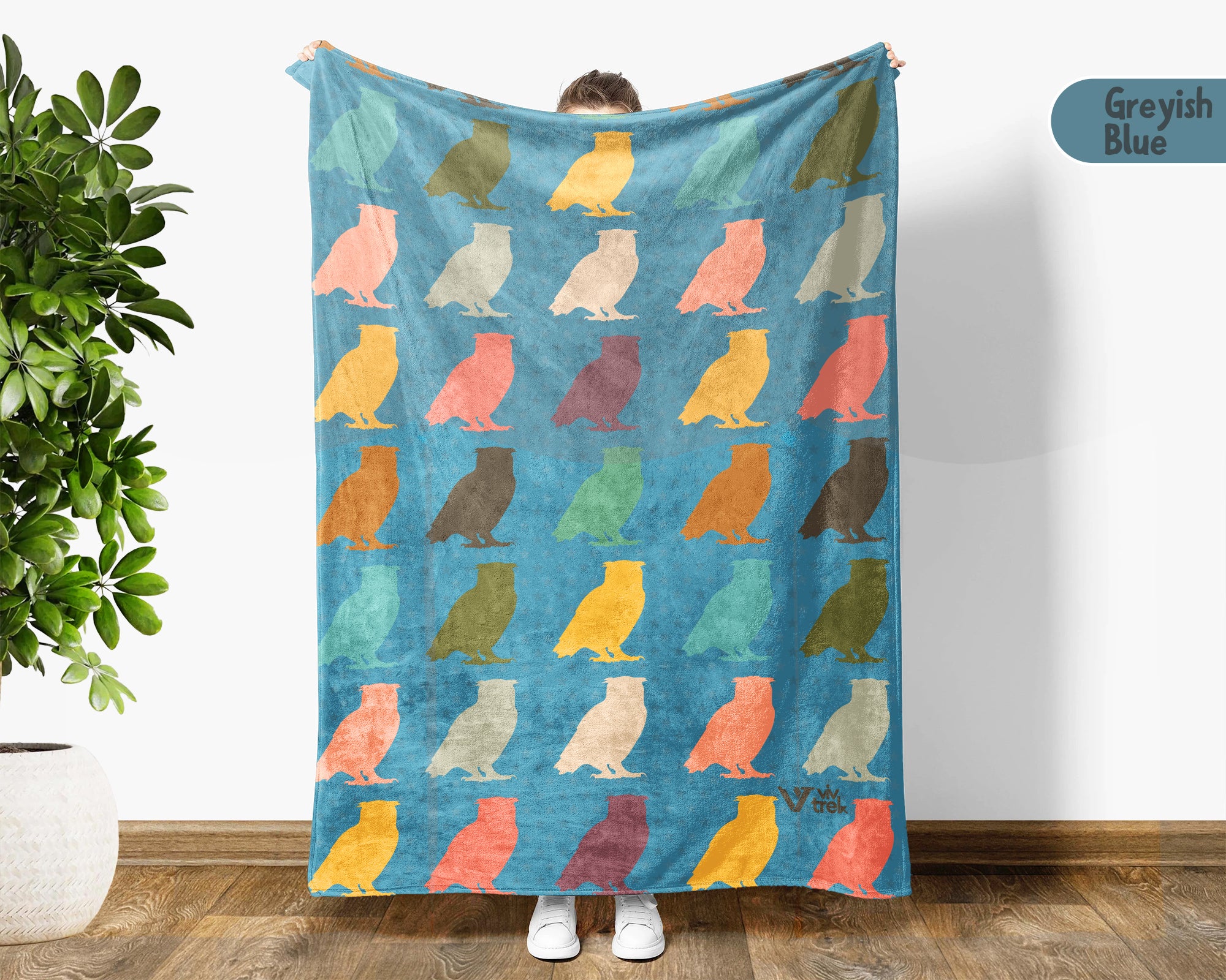 Retro Owl Blanket Gift for Bird Lovers, Cozy Nature Throw, Woodland Decor Accent for Bedroom and Living Spaces