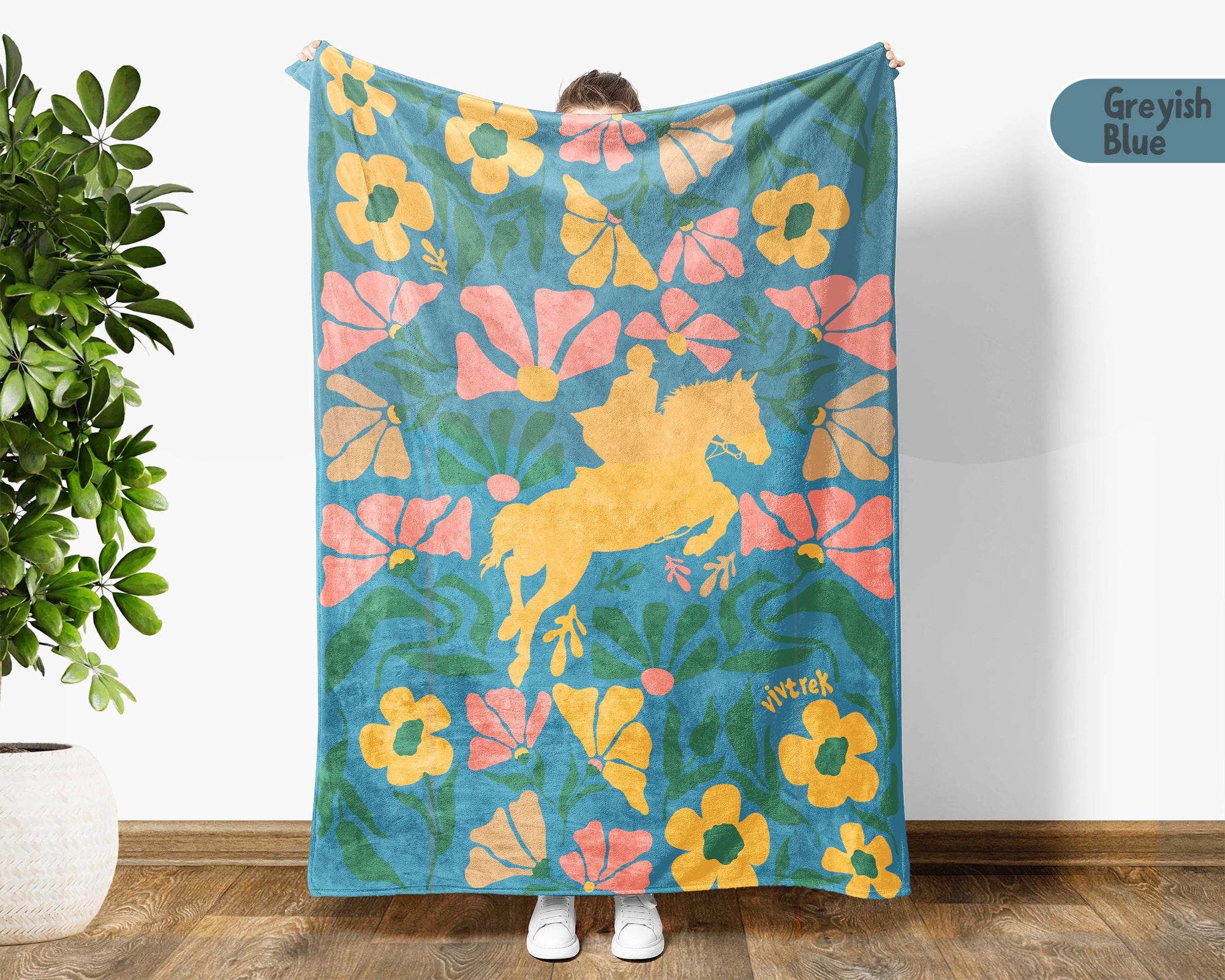 Floral Horse Racing Blanket – Cozy Equestrian Fan Throw