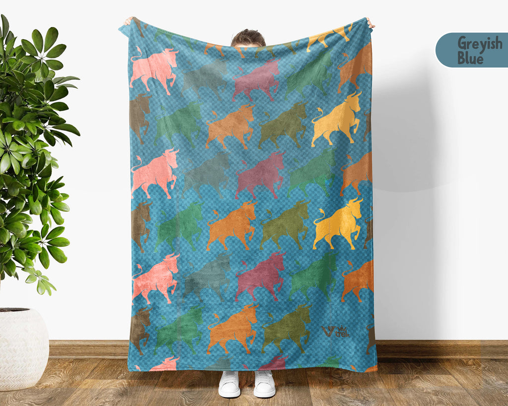 Retro Bull Blanket for Farmhouse Decor, Cozy Ranch Throw for Cow Lovers and Rustic Wildlife Home Style