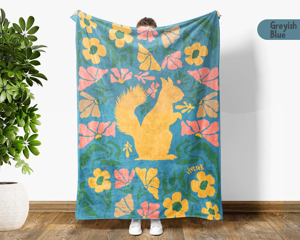 Floral Squirrel Blanket – Cozy Vintage Wildlife Lover Throw