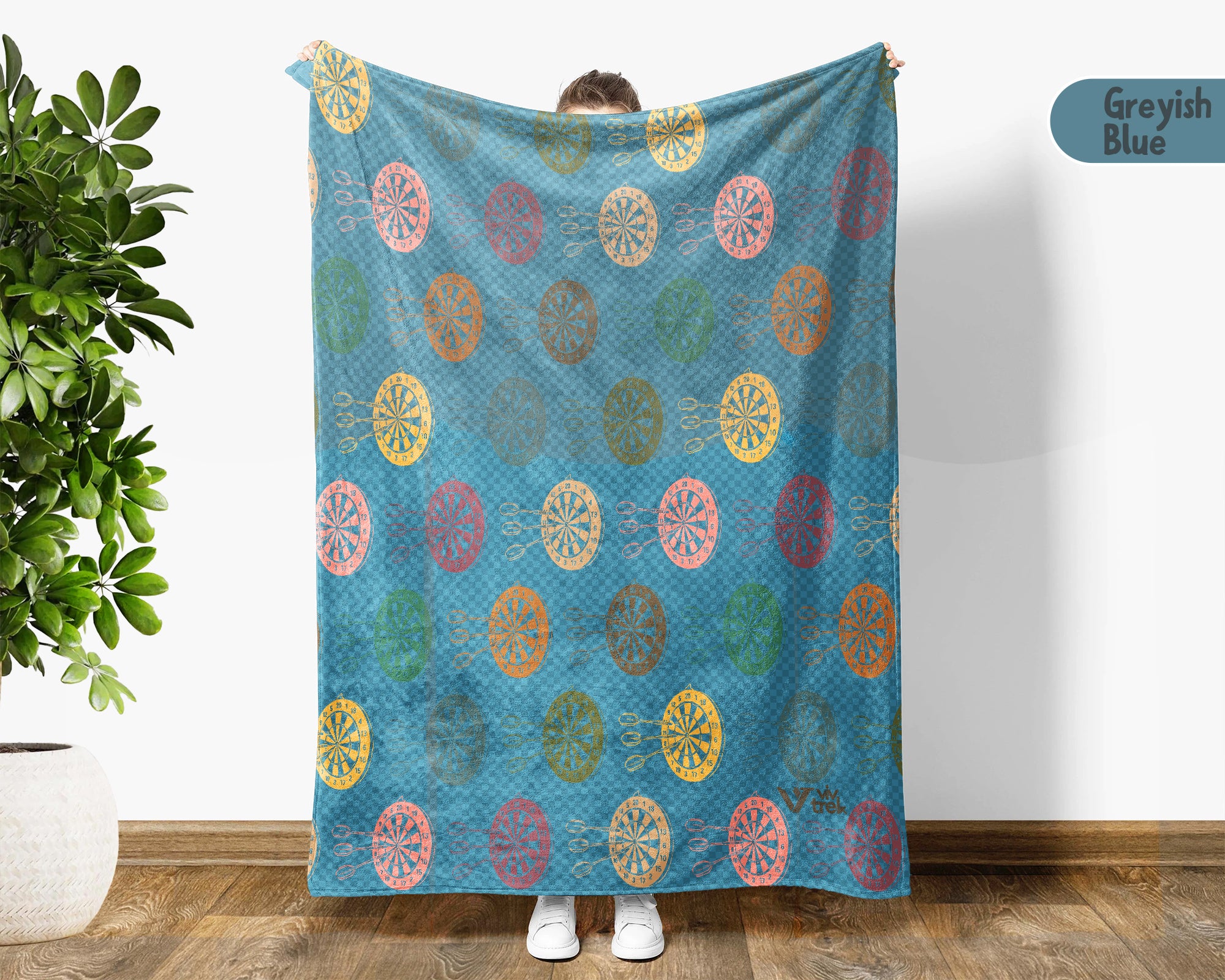 Retro Dartboard Blanket Gift for Dart Lovers, Cozy Game Room Throw, Stylish Dart Fan Home Decor Accent Blanket