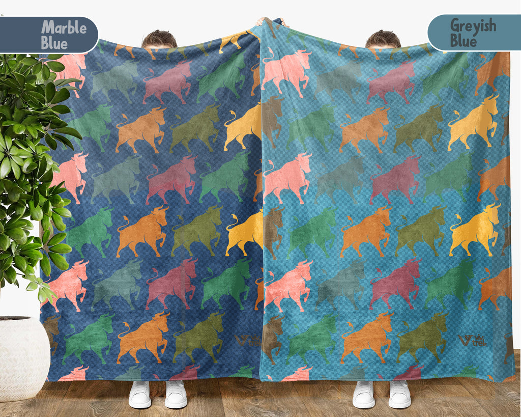 Retro Bull Blanket for Farmhouse Decor, Cozy Ranch Throw for Cow Lovers and Rustic Wildlife Home Style