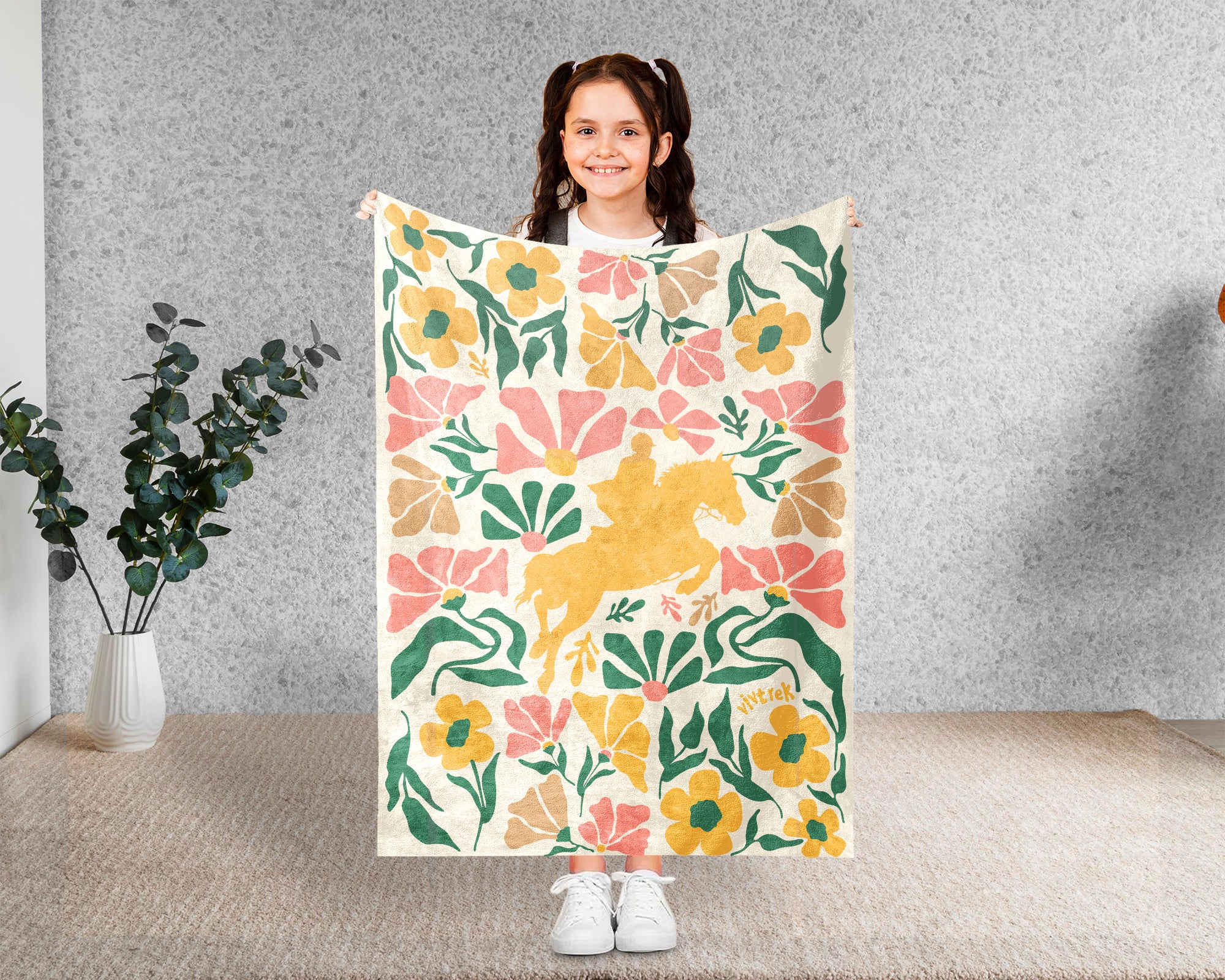 Floral Horse Racing Blanket – Cozy Equestrian Fan Throw