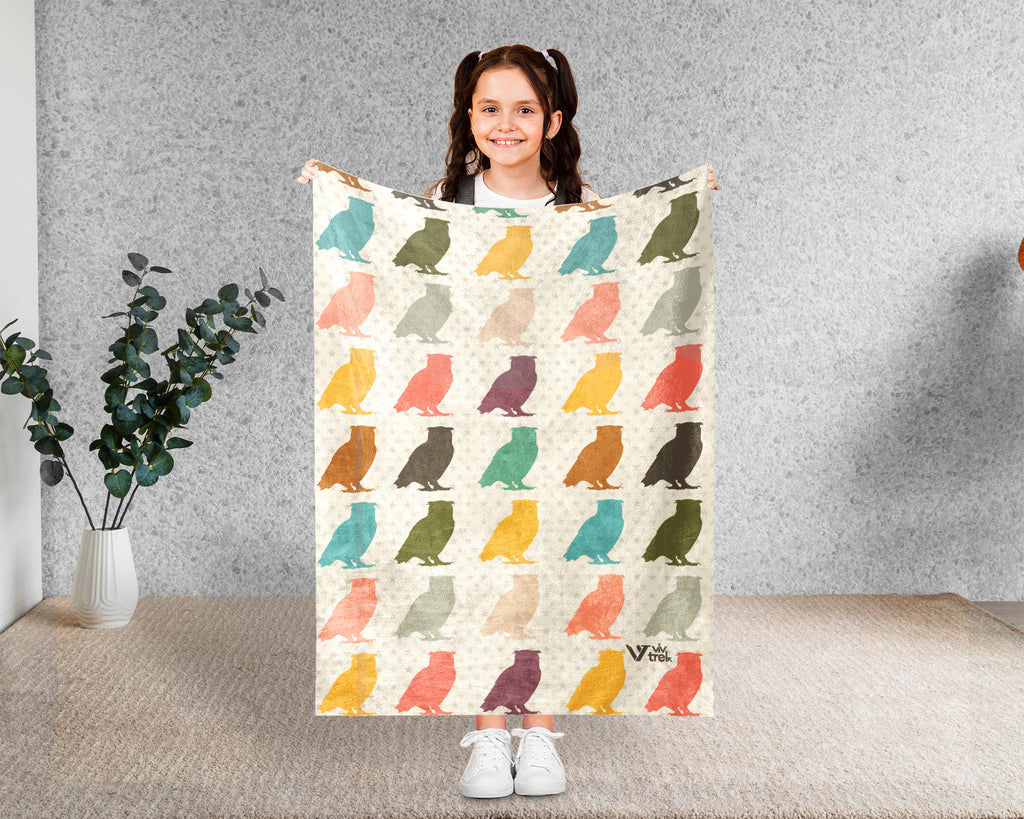 Retro Owl Blanket Gift for Bird Lovers, Cozy Nature Throw, Woodland Decor Accent for Bedroom and Living Spaces