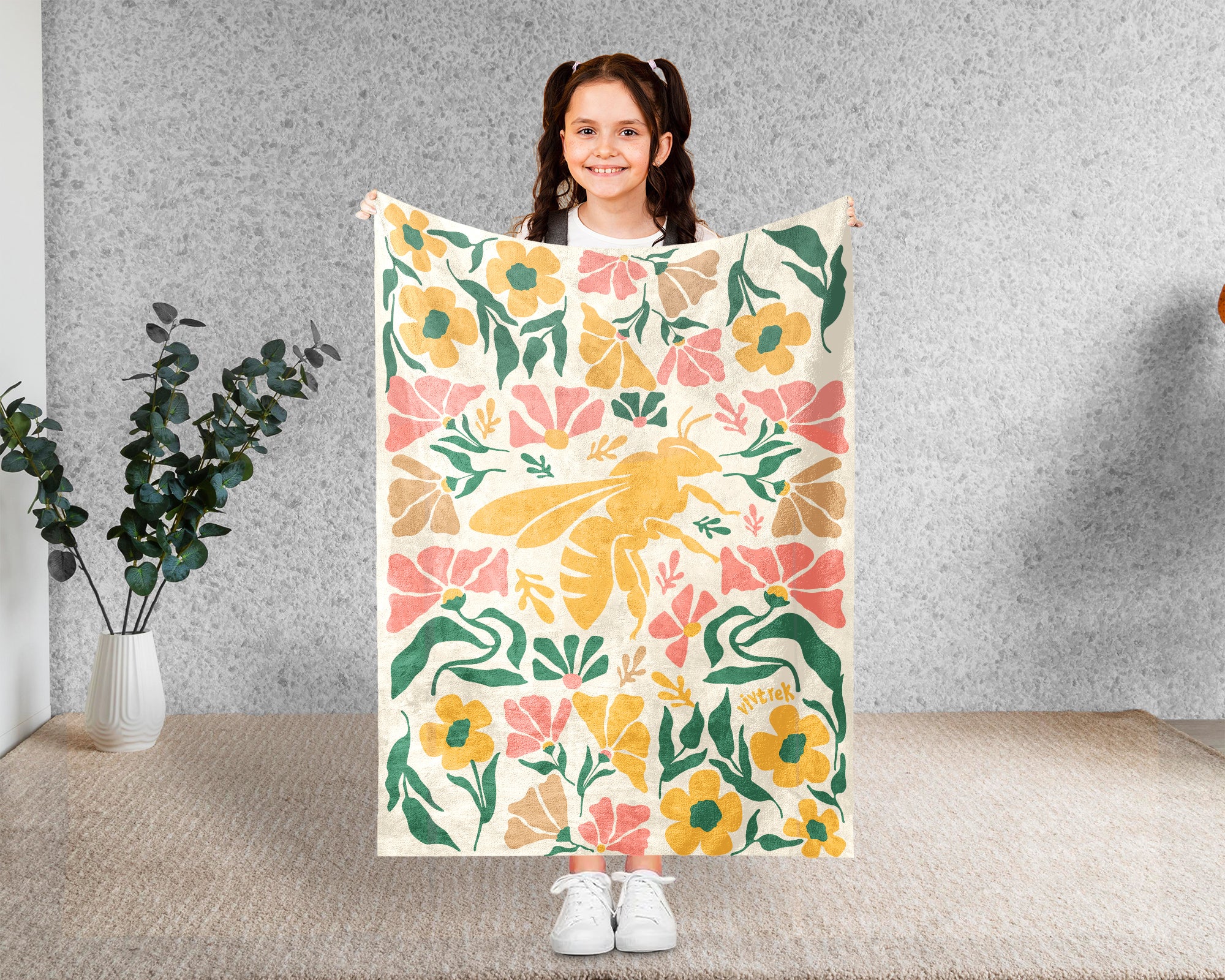 Floral Bee Blanket – Cozy Honey Bee Lover Throw Gift