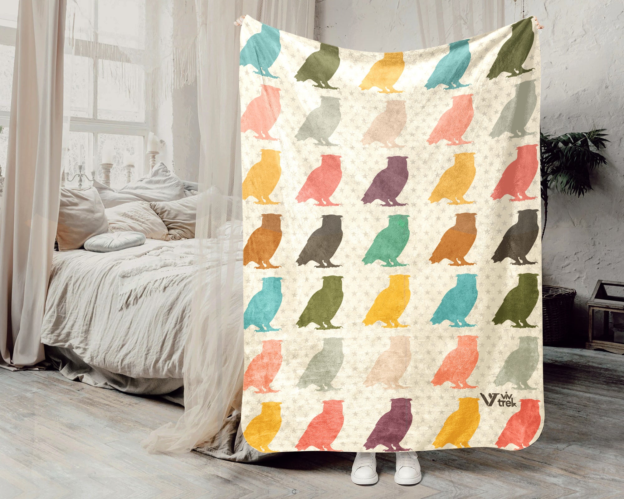 Retro Owl Blanket Gift for Bird Lovers, Cozy Nature Throw, Woodland Decor Accent for Bedroom and Living Spaces