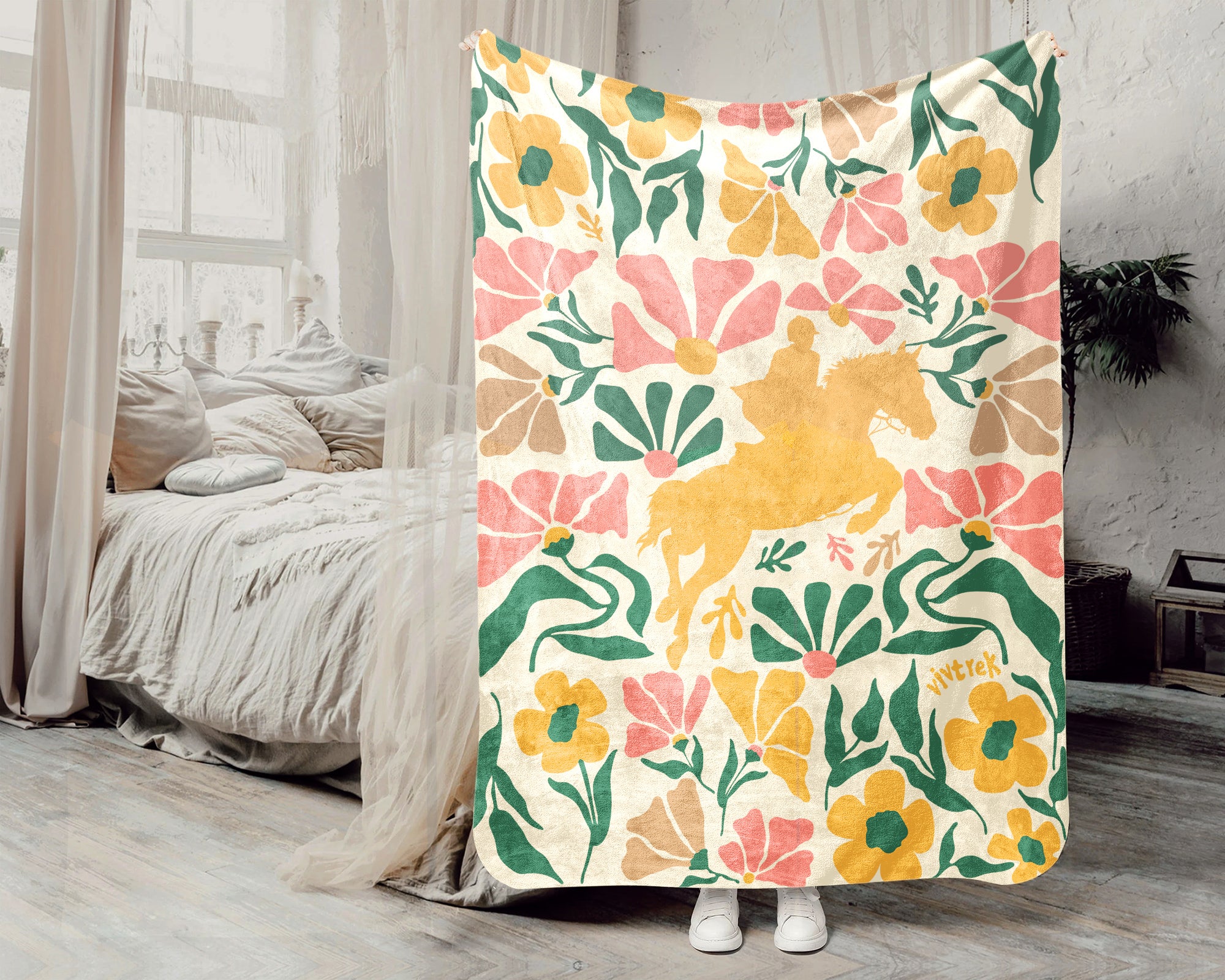 Floral Horse Racing Blanket – Cozy Equestrian Fan Throw