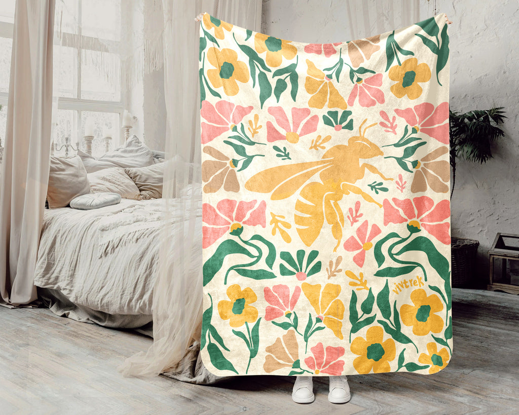 Floral Bee Blanket – Cozy Honey Bee Lover Throw Gift