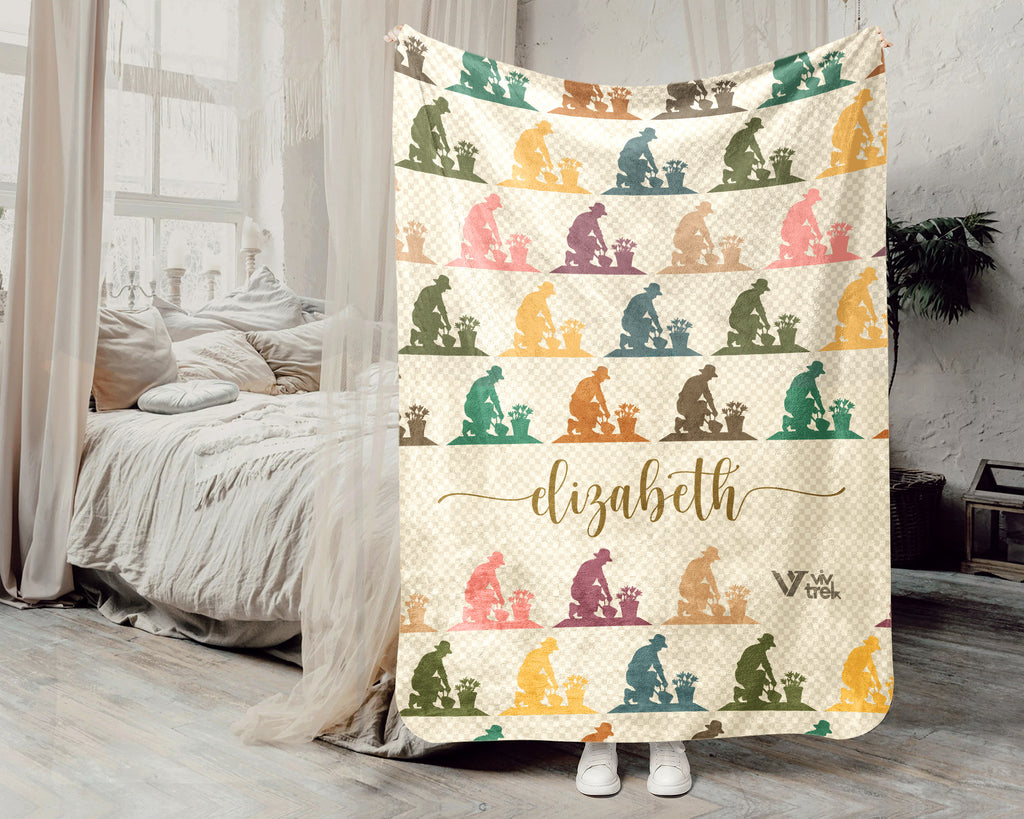 Custom Name Gardening Blanket, Personalized Floral Throw, Cozy Botanical Gift for Gardeners and Plant Enthusiasts