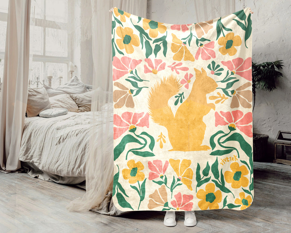 Floral Squirrel Blanket – Cozy Vintage Wildlife Lover Throw