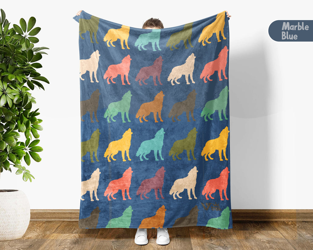 Retro Wolf Blanket Gift for Animal Lovers, Cozy Wildlife Throw, Forest Inspired Decor Accent for Bedroom and Living Spaces