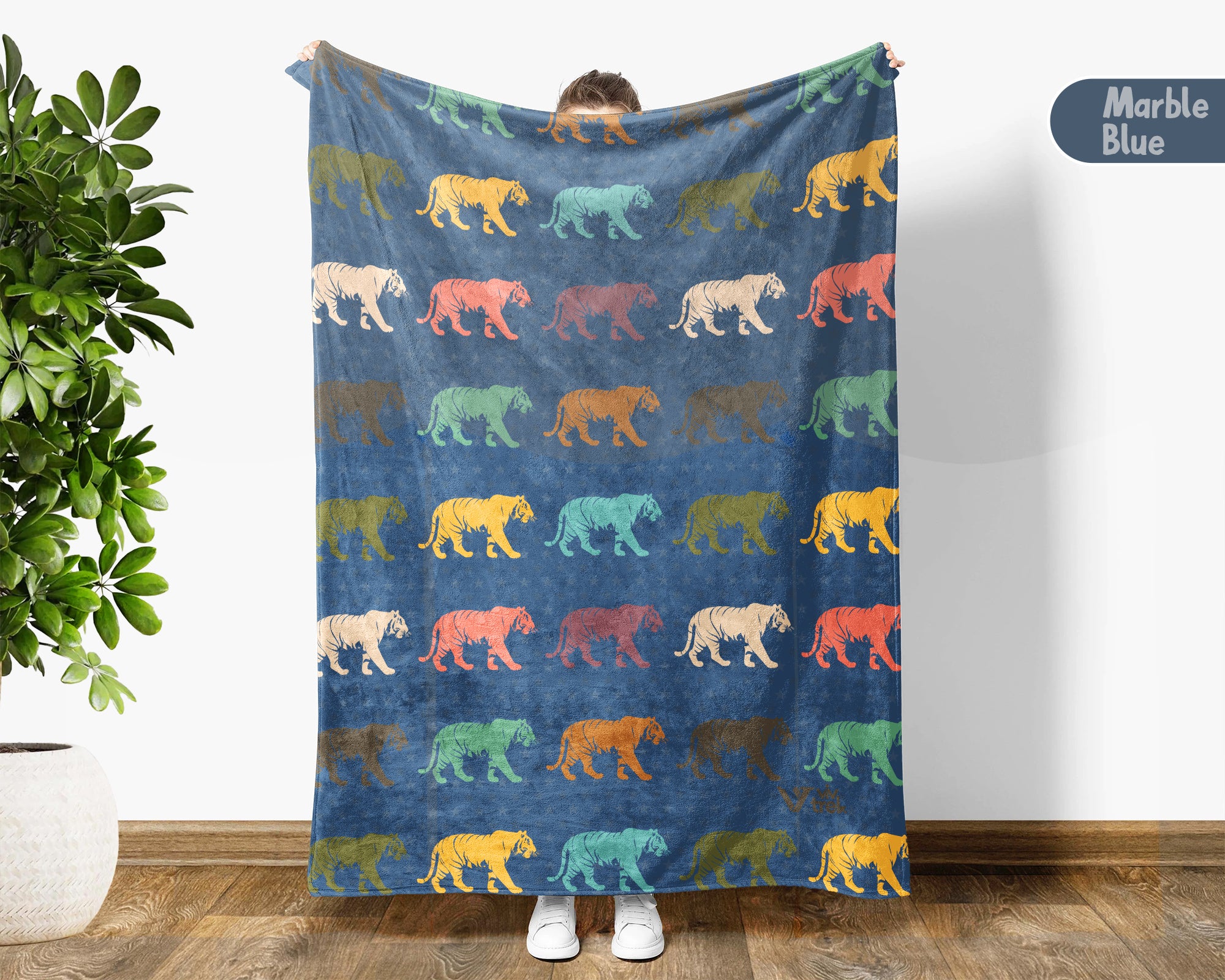 Retro Tiger Blanket Gift for Animal Lovers, Cozy Wildlife Throw, Jungle Inspired Decor Accent for Bedroom and Living Spaces