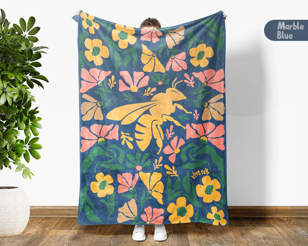 Floral Bee Blanket – Cozy Honey Bee Lover Throw Gift