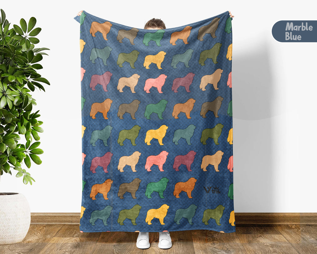Retro Great Pyrenees Dog Throw Blanket, Fluffy White Mountain Breed Gift, Cozy Gentle Giant Home Decor Accent