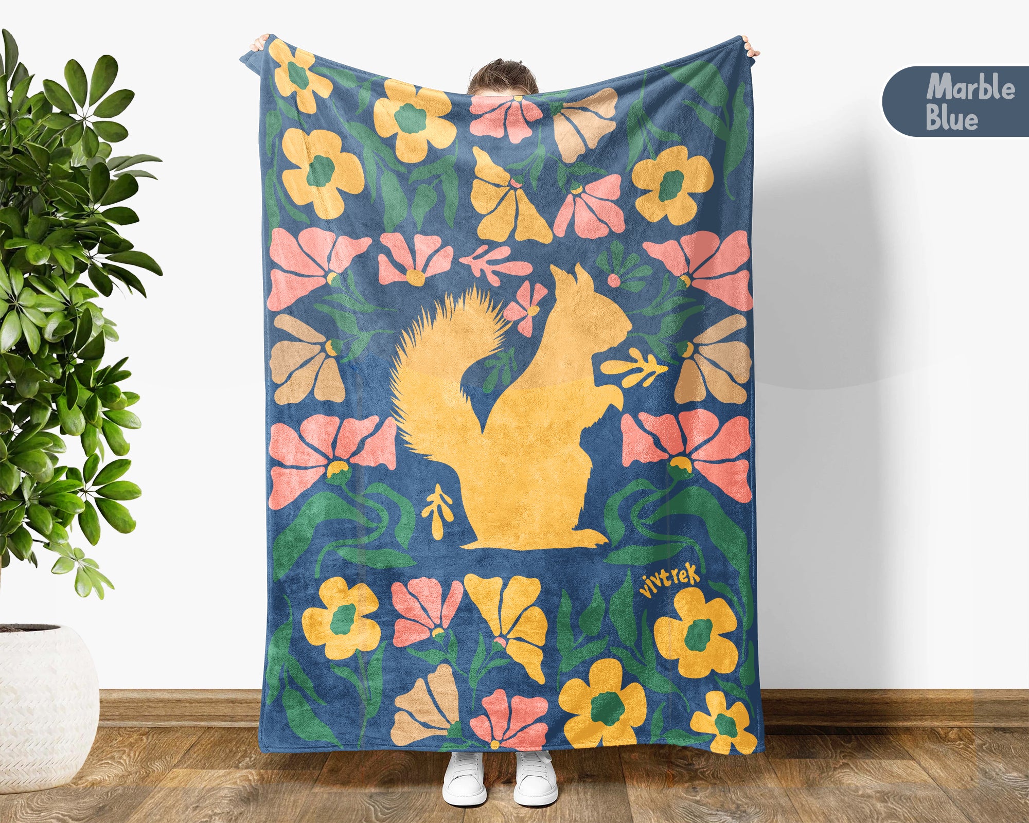 Floral Squirrel Blanket – Cozy Vintage Wildlife Lover Throw