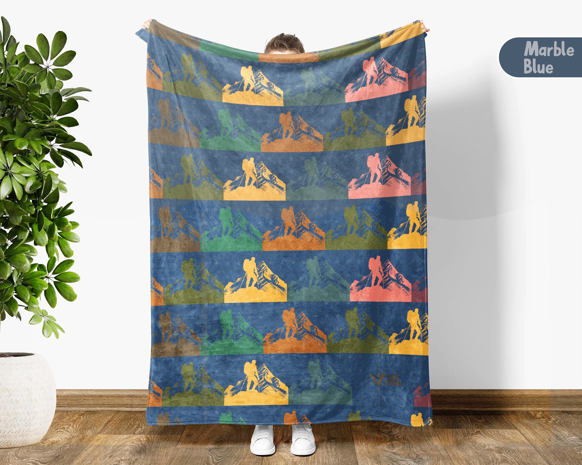 Retro Hiking Lover Blanket, Cozy Outdoor Adventure Throw, Rustic Mountain Decor Gift for Campers and Nature Enthusiasts