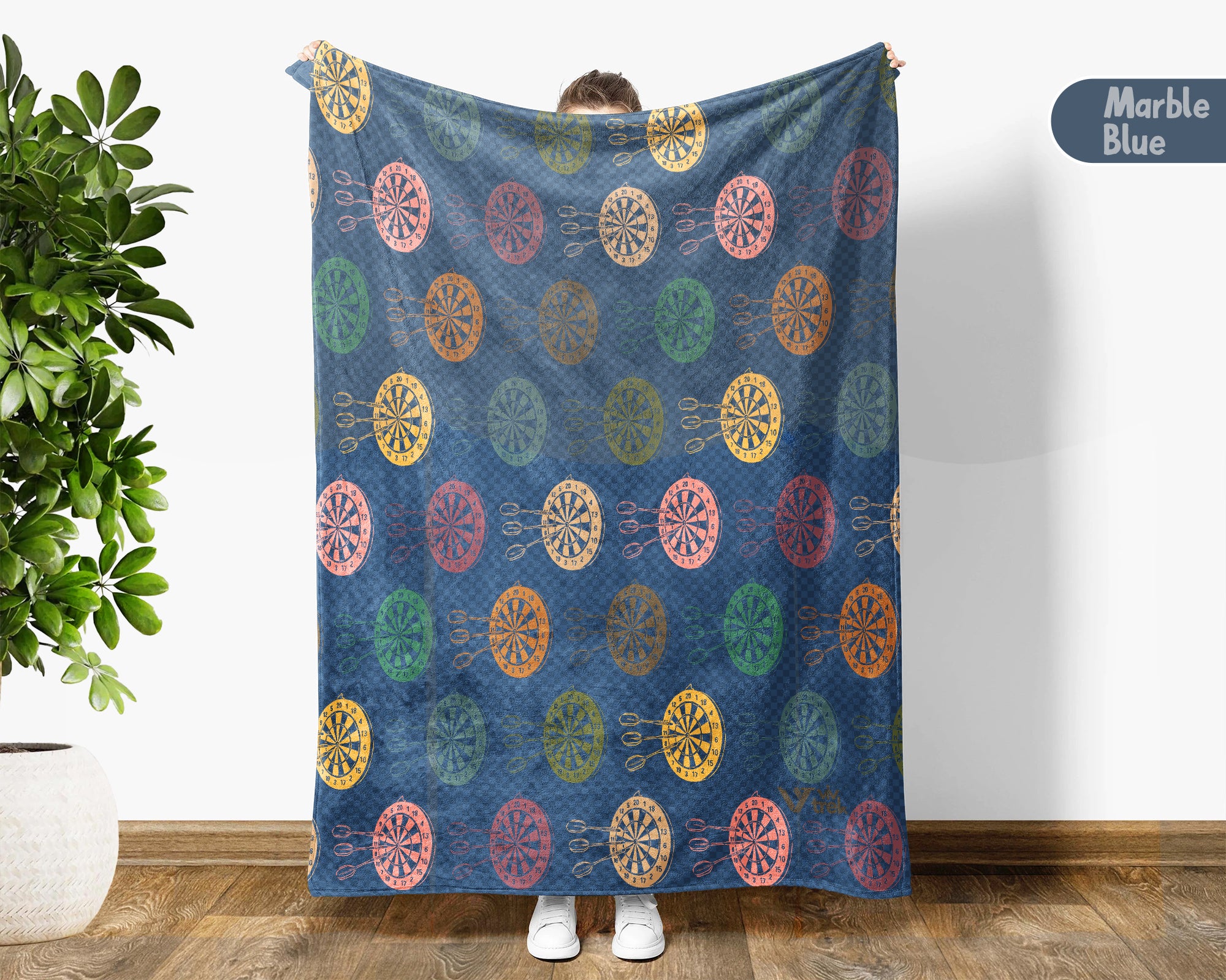 Retro Dartboard Blanket Gift for Dart Lovers, Cozy Game Room Throw, Stylish Dart Fan Home Decor Accent Blanket