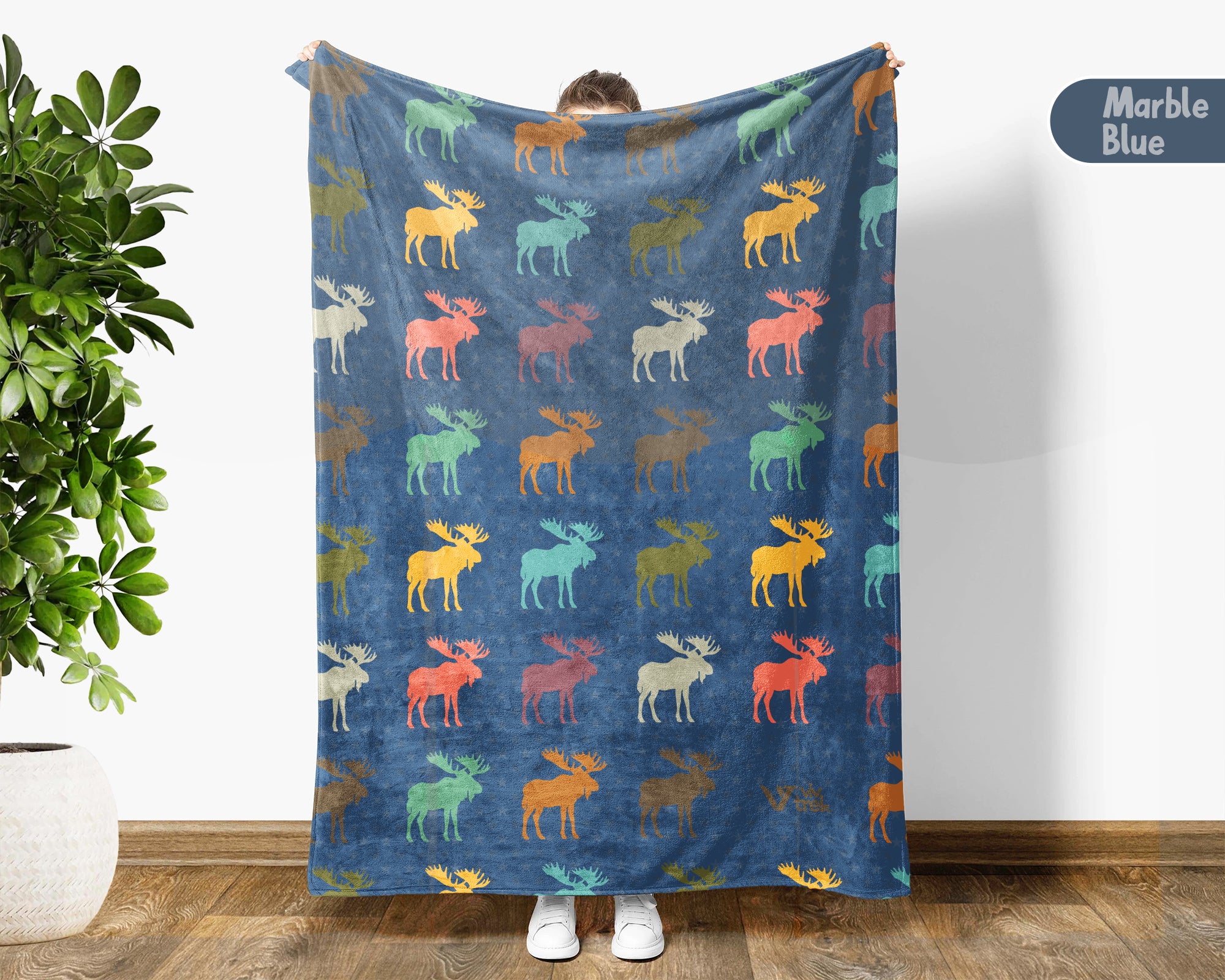 Cozy Moose Throw Blanket – Vintage Wildlife Blanket for Animal Lovers