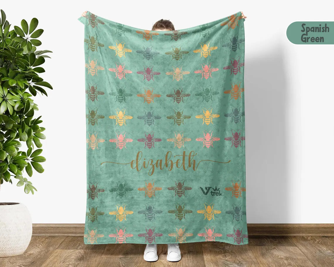 Custom Name Bee Gift Blanket | Retro Personalized Bee Lover Throw | Animal Fleece Blanket | Cozy Bee Lover Gift for Home Decor